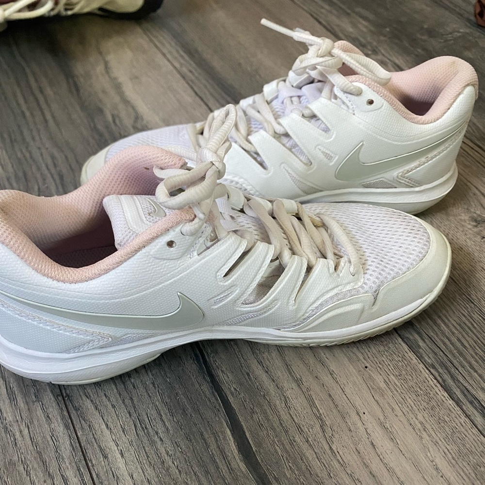 Nike Air Zoom Prestige White tennis shoes size 7